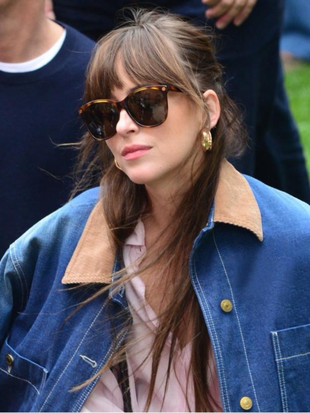 Gucci GG0024S bee logo tortoise shell sunglasses seen on Dakota Johnson